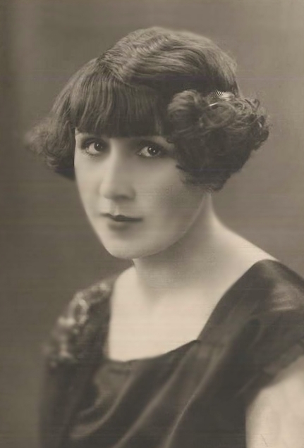  Kazimiera Alberti fotografia ok. 1927 r. opublikowana w czasopiśmie "Wiadomości Literackie" z 20 listopada 1927