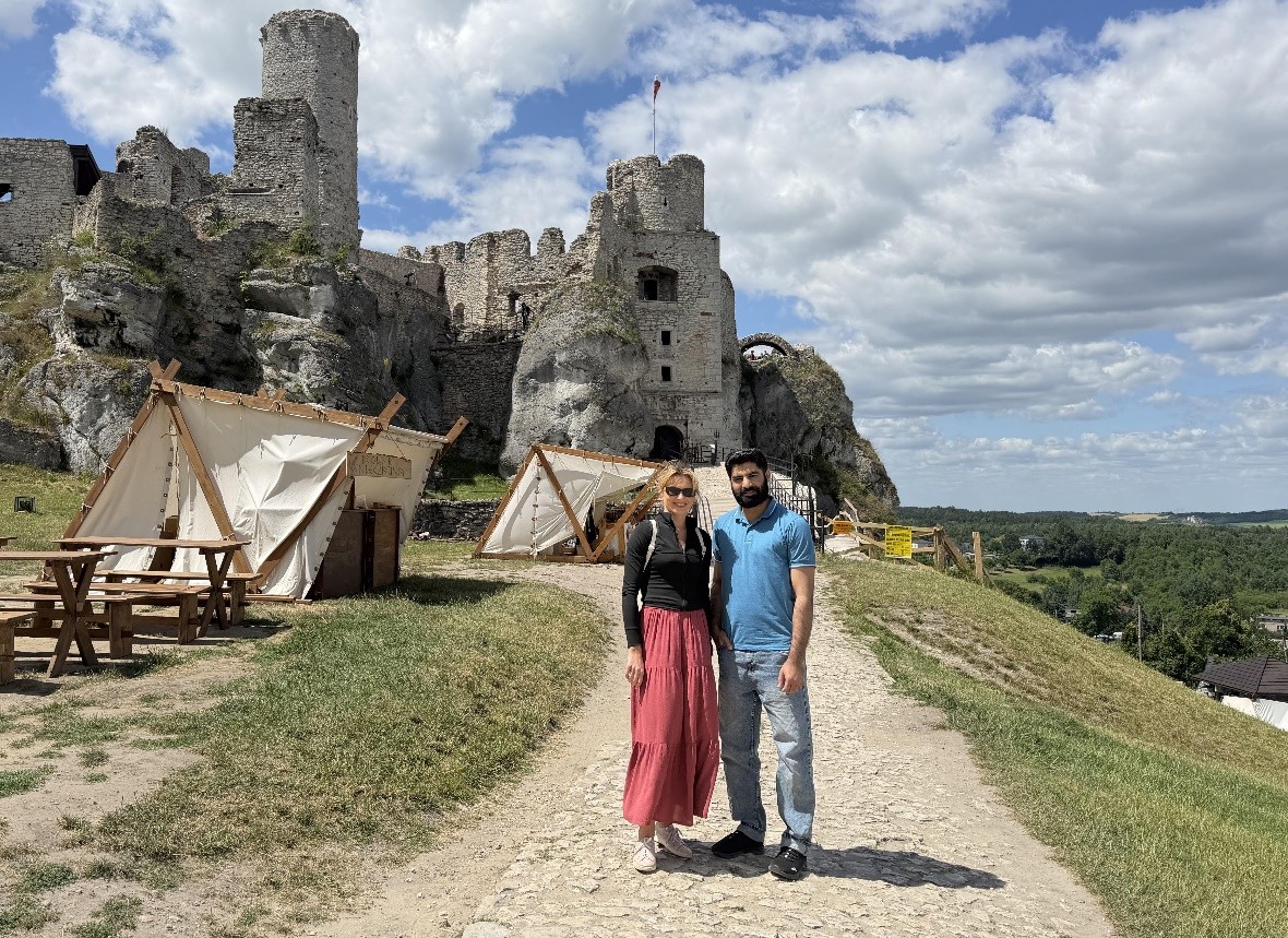 Karolina Jurkiewicz i doktorant Szkoły Doktorskiej Uniwersytetu Śląskiego w Katowicach - Muhammad Jamshaid Shabbir Karolina Jurkiewicz i doktorant Szkoły Doktorskiej Uniwersytetu Śląskiego w Katowicach - Muhammad Jamshaid Shabbir, który będzie zaangażowany w realizację projektu. Fot. dr hab. inż. Karolina Jurkiewicz, prof. UŚ / Wydział Nauk Ścisłych i Technicznych / UŚ
