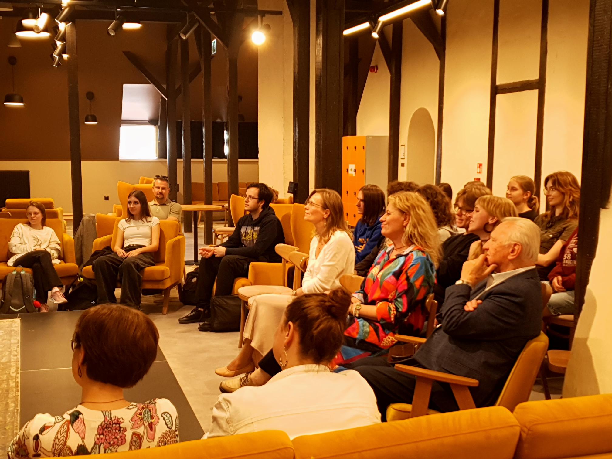 sala pełna uczestników spotkania