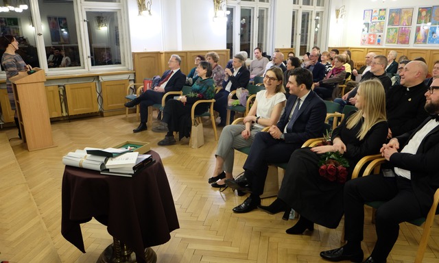 publiczność podczas wręczania odznaczeń