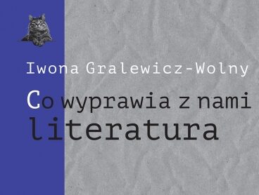 okładka książki iwony gralewicz-wolny co wyprawia z nami literatura w kolorze szaro-niebieskim