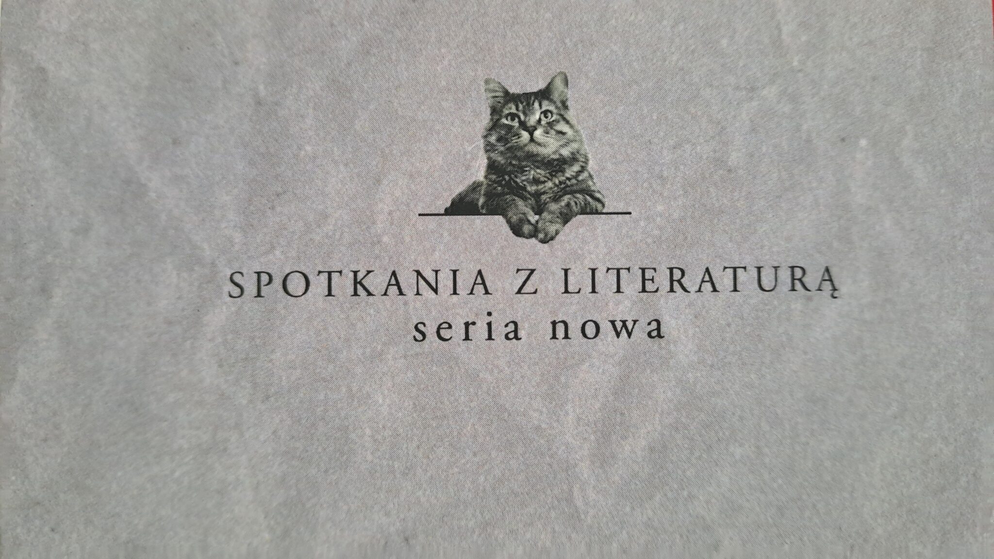 napis spotkania z literaturą seria nowa na szarym tle z obrazkiem kota