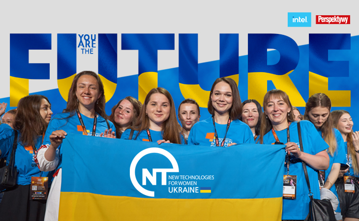 Kobiety trzymające flagę Ukrainy - Program "New Technologies for Women - Ukraine"