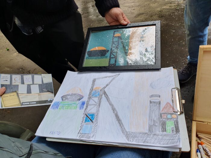Two pictures: one professional and one drawn by hand. Dwa obrazki: jeden stworzony komputerowo, drugi rysowany ręcznie wg. instrukcji.