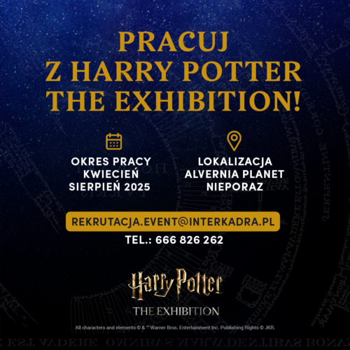 Plakat informacyjny – złote litery na granatowym tle, nawiązujące do logo „Harry'ego Pottera”