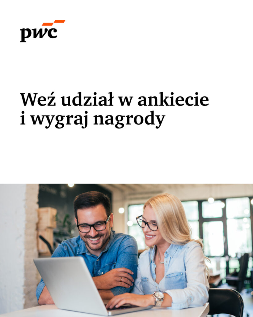 Na grafice widoczne jest logo firmy PwC oraz hasło „Weź udział w ankiecie i wygraj nagrody”. Obok znajduje się zdjęcie dwóch osób siedzących przy biurku i pracujących na laptopie w jasnym, nowoczesnym biurze