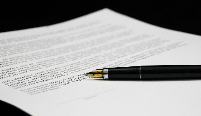 dokument do podpisu, pióro