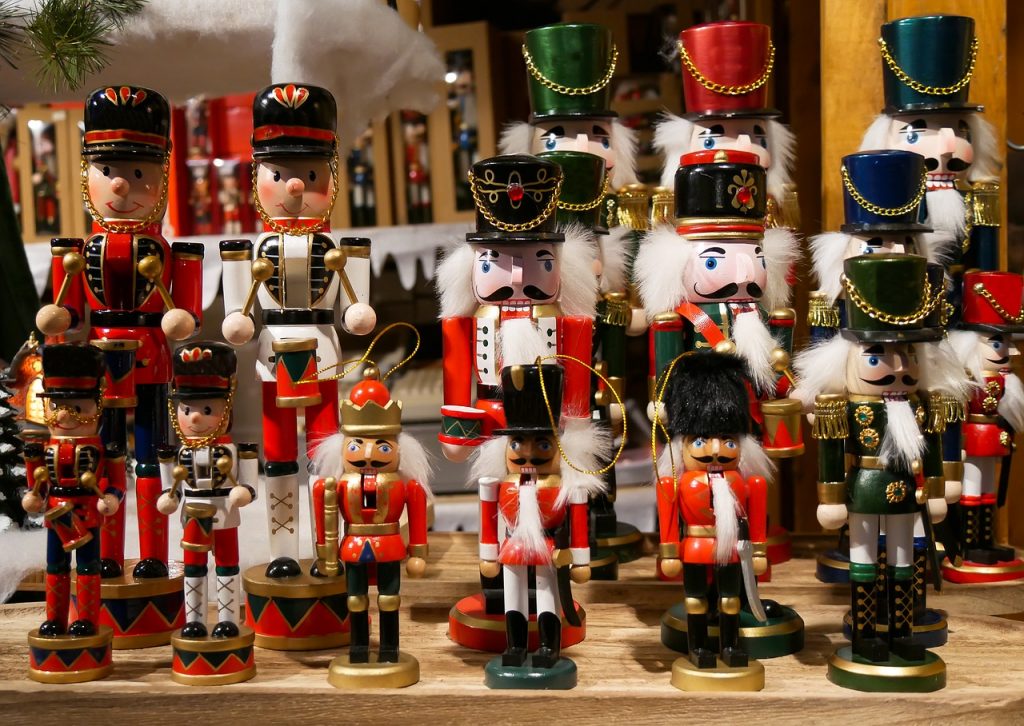 bożonarodzeniowe drewniane żołnierzyki