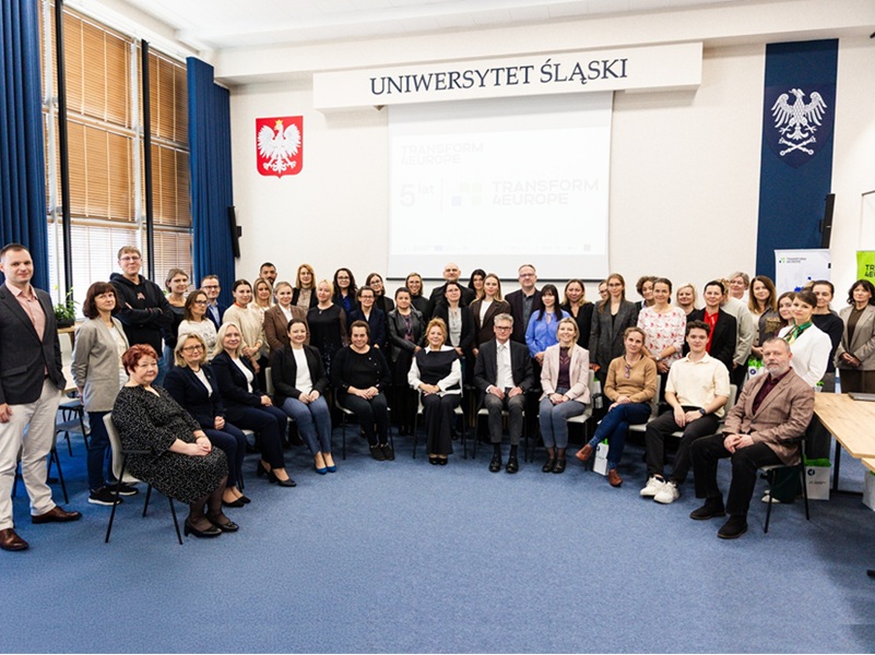 Zdjęcie grupowe uczestników uroczystości