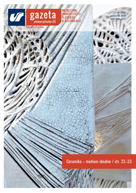 Gazeta Uniwersytecka - pazdziernik 2025 Okładka Gazety Uniwersytecka UŚ - Ceramika - medium idealne (zdjęcie ceramiki)