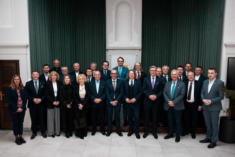 Rektorzy biorący udział w Konferencji Rektorów Uniwersytetów Polskich