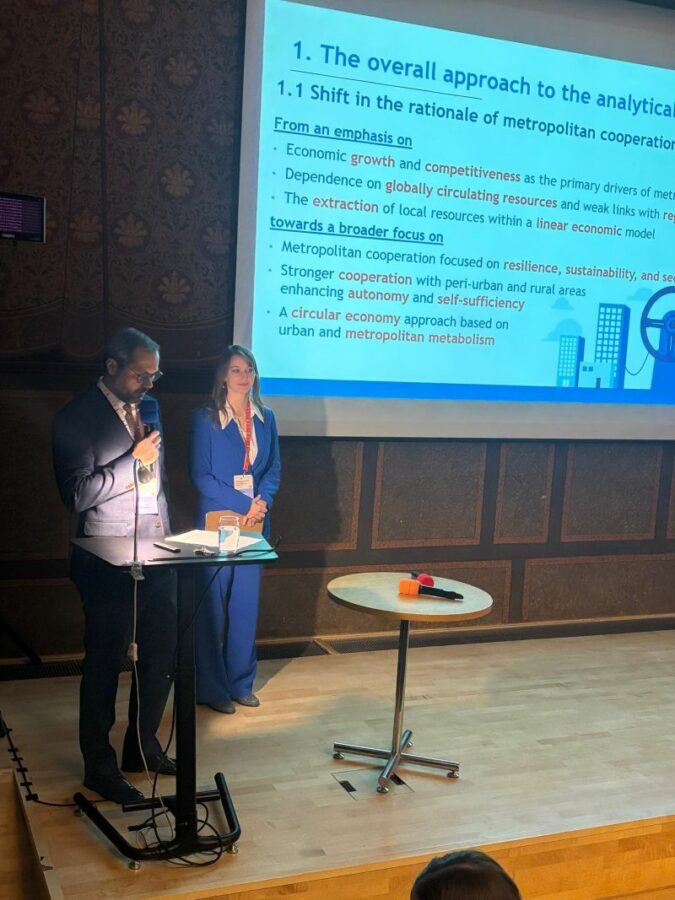 Dr hab. Robert Pyka, prof. UŚ oraz dr Zuzanna Neuve-Église podczas prezentacji wyników badań.