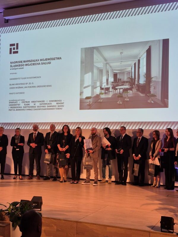 na zdjęciu znajdują się nagrodzeni 