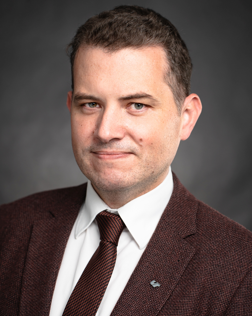 Mateusz Penkala portret mężczyzny w garniturze