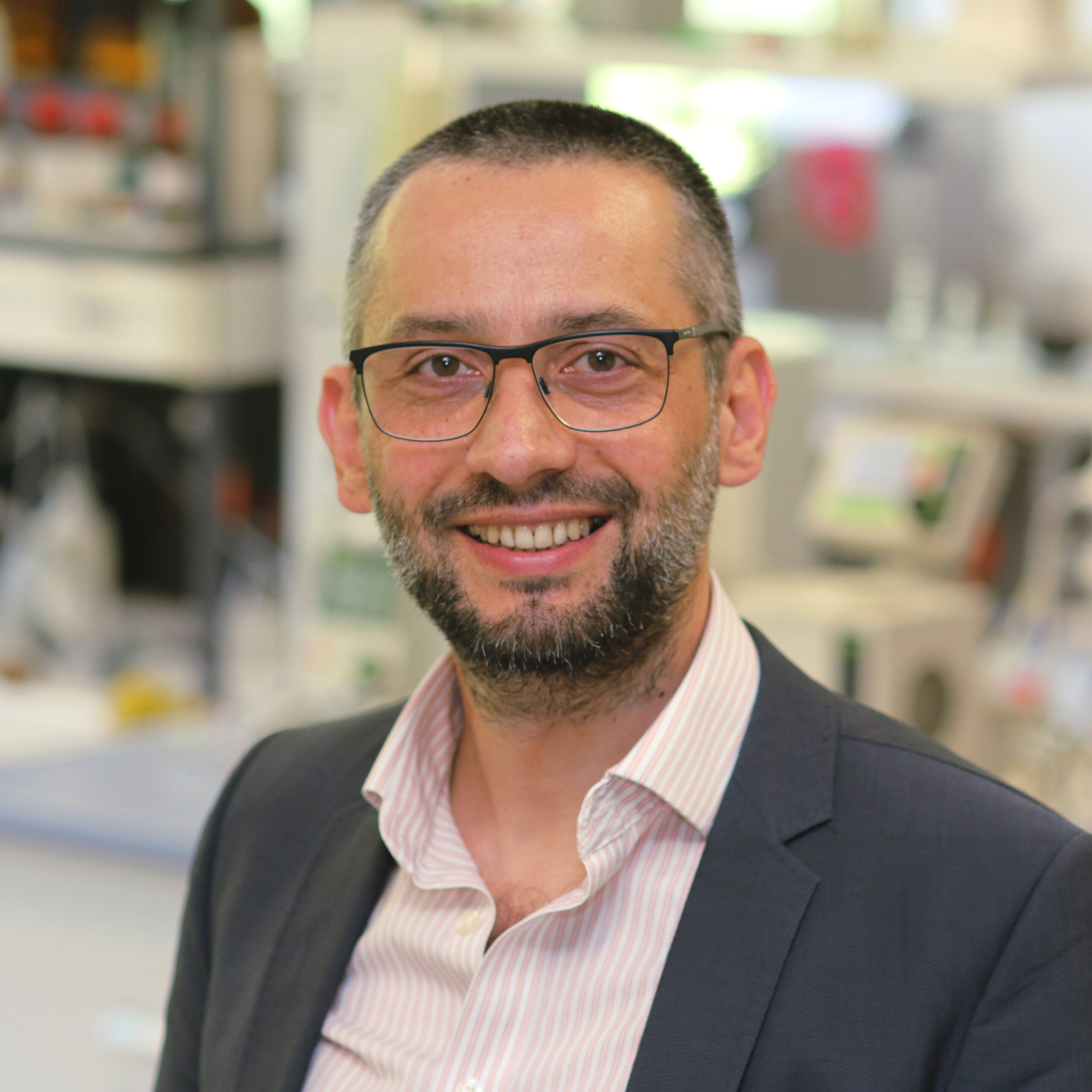 Robert Musiol mężczyzna w okularach