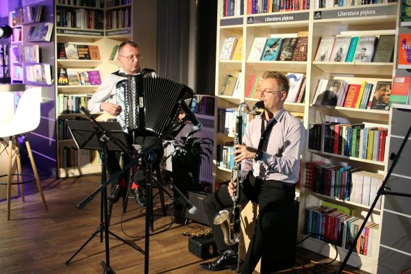 Muzycy dr Wojciech Golec i dr Marcin Żupański