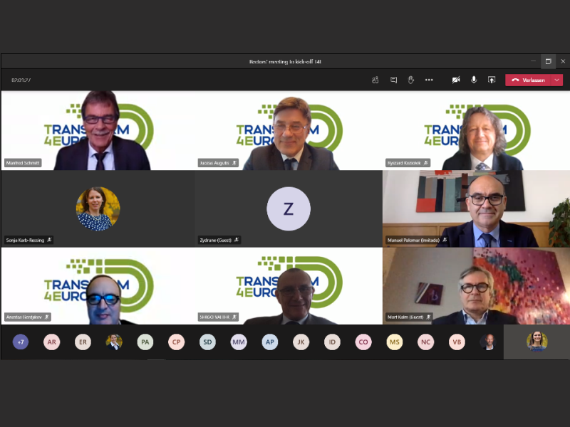 Zrzut ekranu prezentujący uczestników spotkania/Printscreen presenting meeting participants