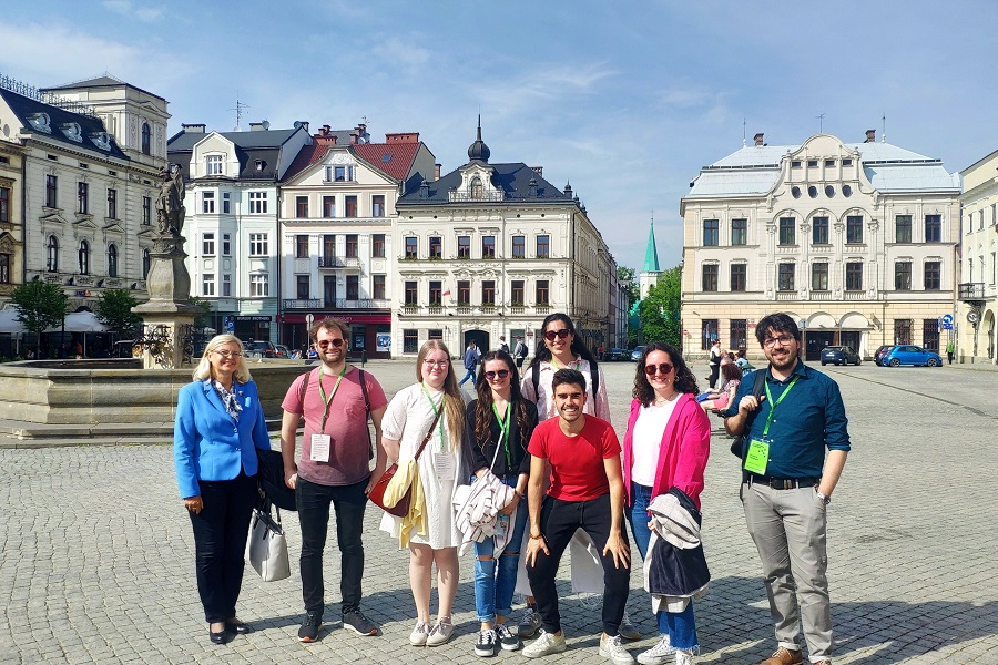 grupa osób w Cieszynie/a group of people in Cieszyn