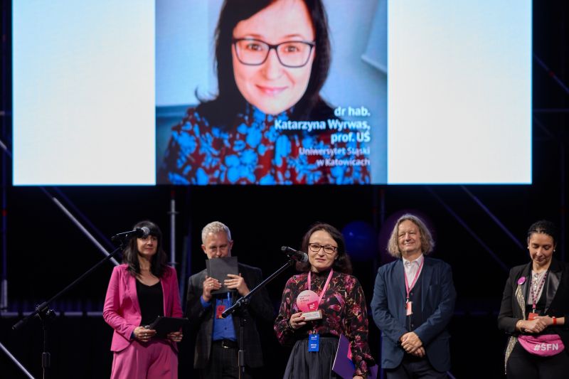 Prof. Katarzyna Wyrwas z nagroda POP Science | fot. Radek Struzik