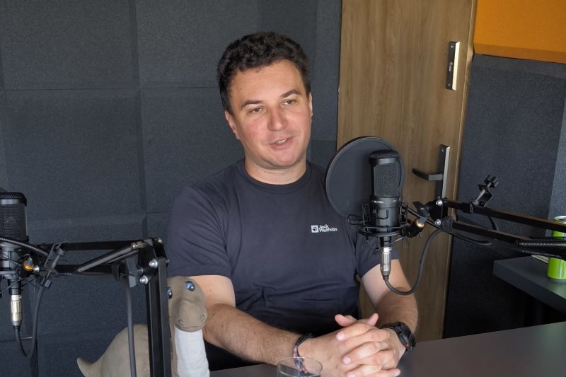 Dr Dawid Surmik w trakcie podcastu | fot. Bartosz Solak