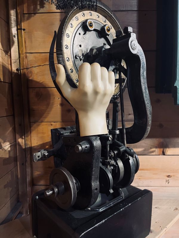 Frasobliwy mechanik, asamblaż (Galeria Hasiora w Zakopanem) | fot. Magdalena Figzał-Janikowska