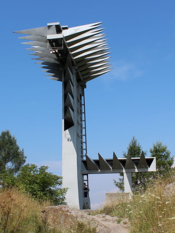 Instalacja Organy (dawniej: Pomnik ofiar walk wewnętrznych po II wojnie światowej) | fot. Magdalena Figzał-Janikowska