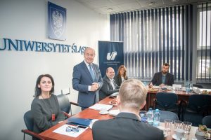 Spotkanie z członkami zespołu oceniającego IntVP, na pierwszym planie rektor UŚ