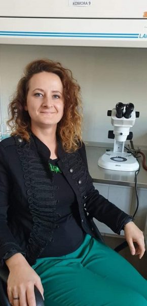 zdjęcie dr Katarzyny Nowak w laboratorium