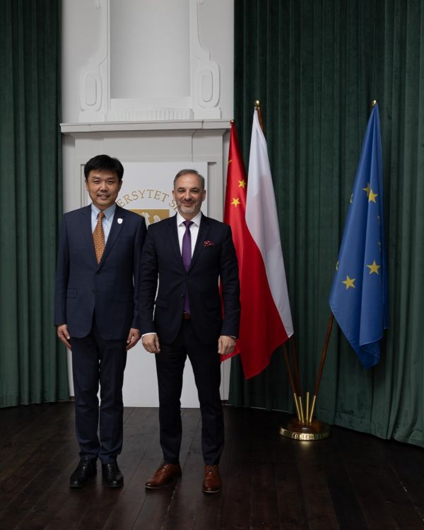 Prof. Zhao Gang i prof. dr hab. Tomasz Pietrzykowski | fot. Katarzyna Suchańska