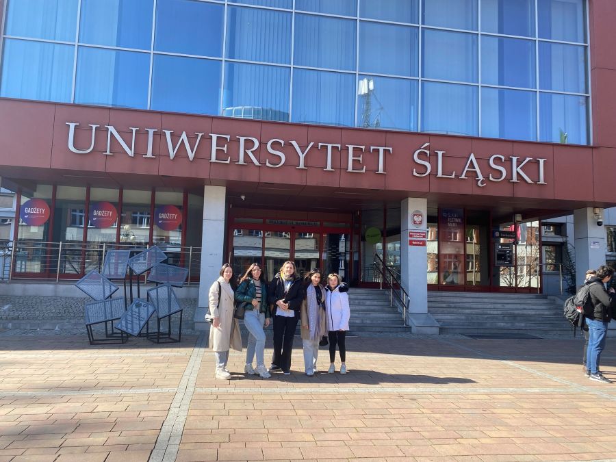 Praktykantki z Hiszpanii z dr Cecylią Tatoj