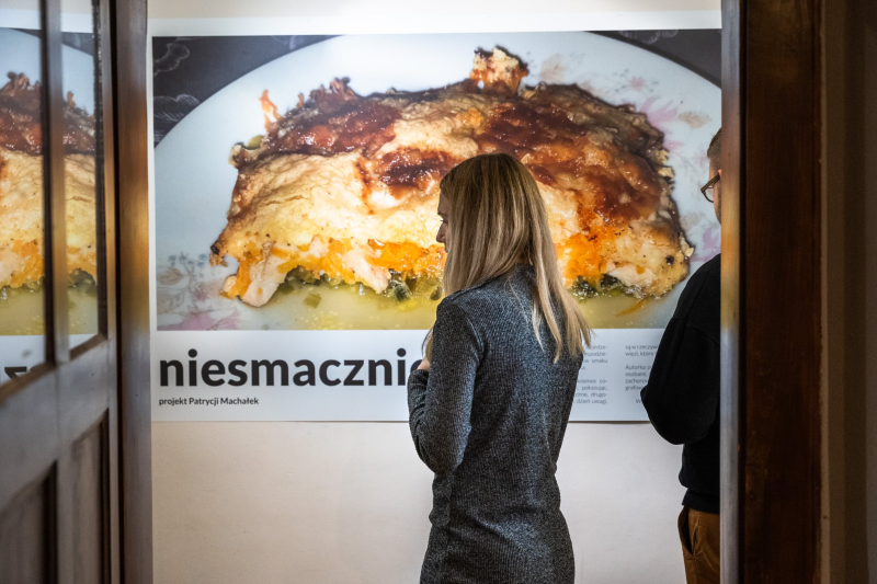 Wernisaż wystawy związanej z projektem „Niesmacznie” Patrycji Machałek | Fot. Paulina Bajorowicz