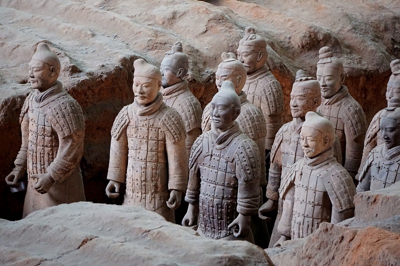 armia terakotowa znajdująca się w grobowcu pierwszego chińskiego cesarza Qin Shi