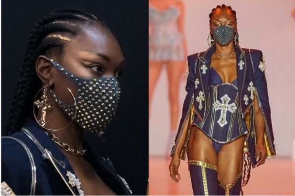 Zdjęcia z pokazu mody New York Fashion Week fall 2020, modelki noszą maseczki zakrywające usta i nos