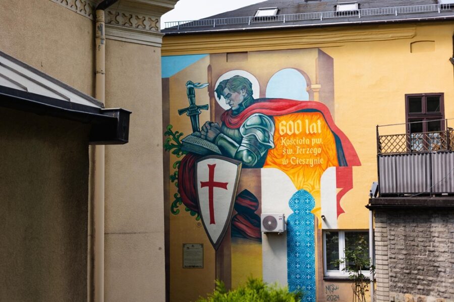 Mural przedstawiający św. Jerzego namalowany z okazji 600-lecia powstania kościoła pw. św. Jerzego w Cieszynie