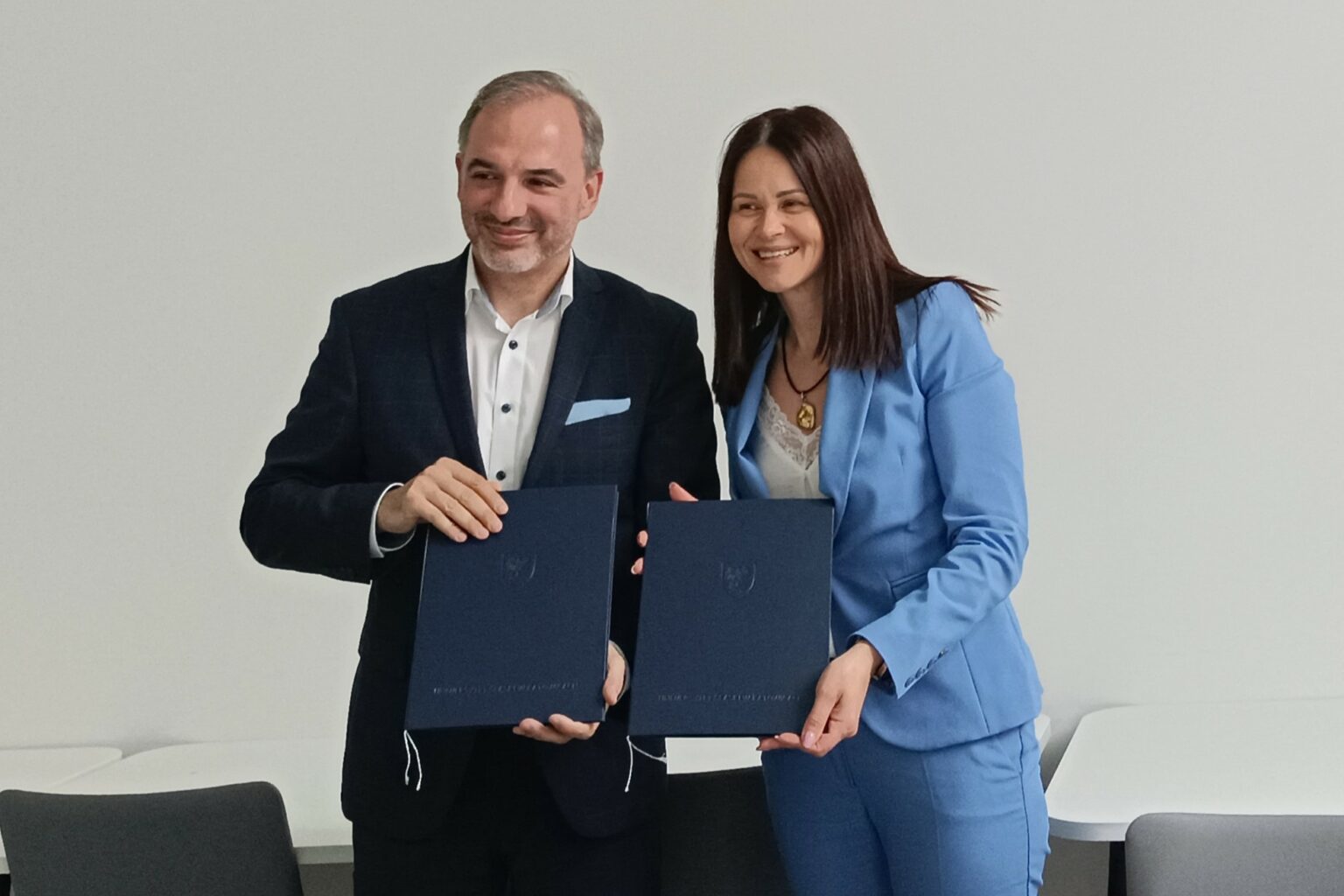 Prorektorka VMU prof. Vilmę Bijeikienė oraz prorektor UŚ prof. dr hab. Tomasz Pietrzykowski | Fot. dr hab. Yuliana Palagnyuk, prof. UŚ