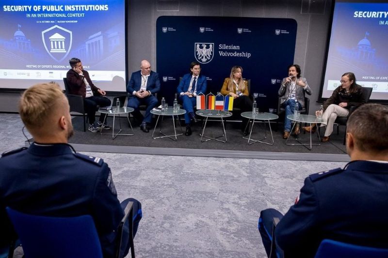 W panelu o dezinformacji wypowiadali się eksperci eksperci z Polski oraz krajów współpracujących: Niemiec, Francji i Ukrainy | Materiały Urzędu Marszałkowskiego