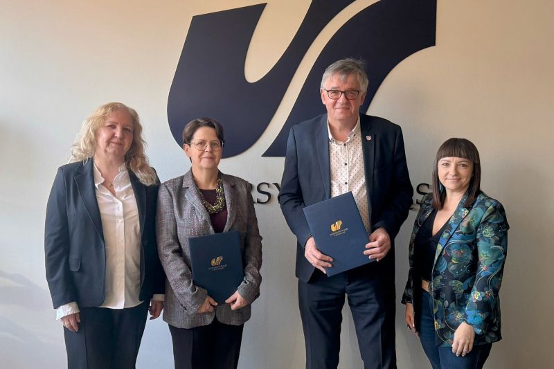 Podpisanie umowy o współpracy dydaktyczno-naukowej pomiędzy Uniwersytetem Śląskim w Katowicach a Społeczną Szkołą Podstawową i Liceum Stowarzyszenia Rodziców i Nauczycieli im. Wojciecha Korfantego w Katowicach