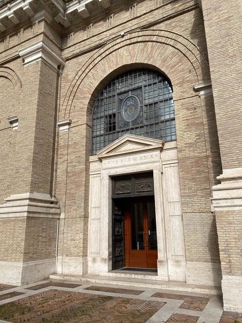 Na zdjęciu wejście do tajnego archiwum w Watykanie