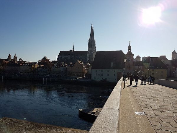 widok z mostu na katedrę