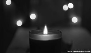Znicz (czarno-białe zdjęcie)/candle (black and white photo)