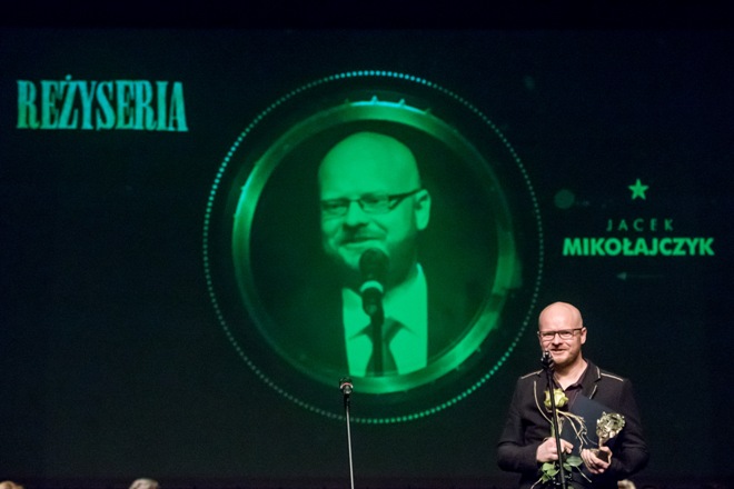Zdjęcie: dr Jacek Mikołajczyk odbiera nagrodę 