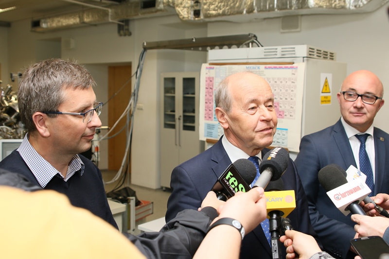 Briefing prasowy: od lewej prof. Marian Paluch, rektor prof. Andrzej Kowalczyk oraz prezydent Chorzowa Andrzej Kotala