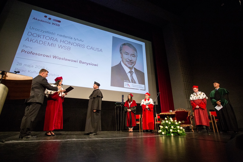 Uroczystość nadania tytułu doktora honoris causa Akademii WSB w Dąbrowie Górniczej prof. zw. dr. hab. Wiesławowi Banysiowi