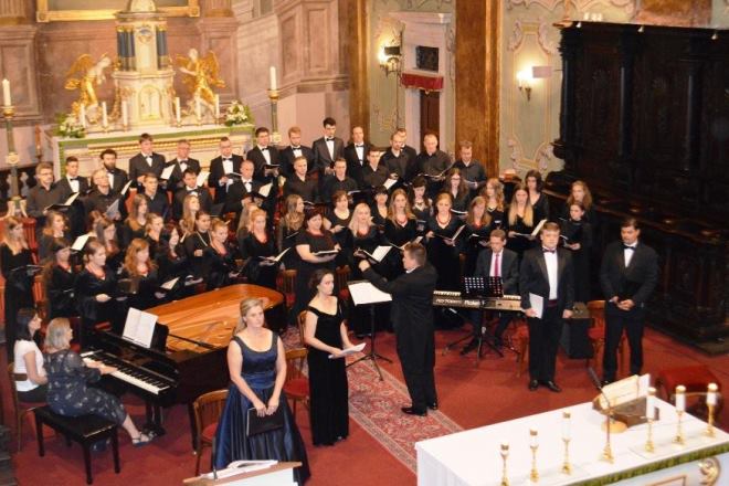 Występ chóru "Harmonia" podczas Medzinárodného Festivalu Mládežníckych Orchestrov a Zborov Šengenský poludní w Koszycach na Słowacji