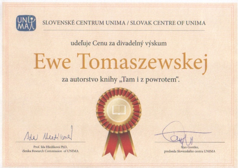 Dyplom wręczony dr Ewie Tomaszewskiej 