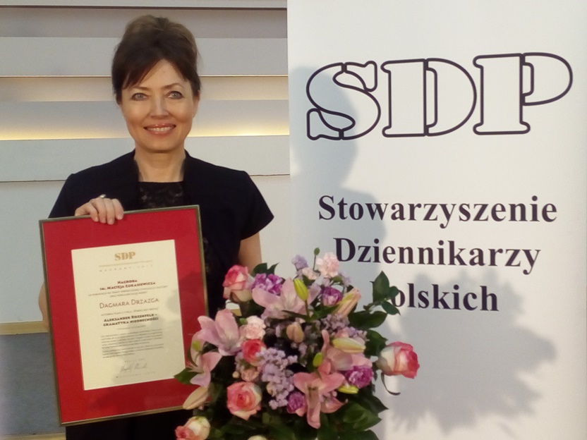 Dr hab. Dagmara Drzazga odbiera nagrodę Stowarzyszenia Dziennikarzy Polskich