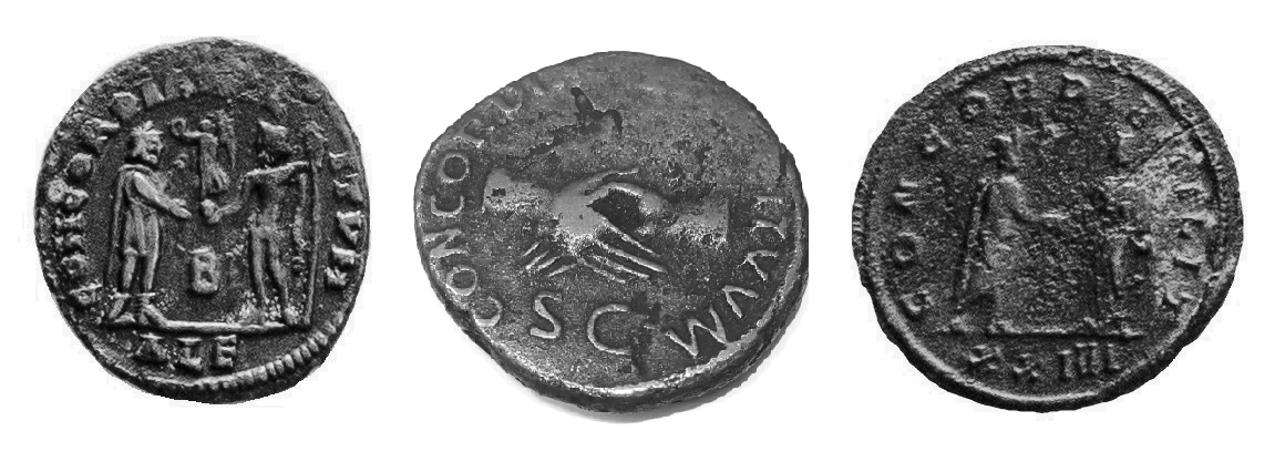 Trzy rewersy monet z symbolami wojskowymi i napisami CONCORDIA MILITUM. Skala szarości