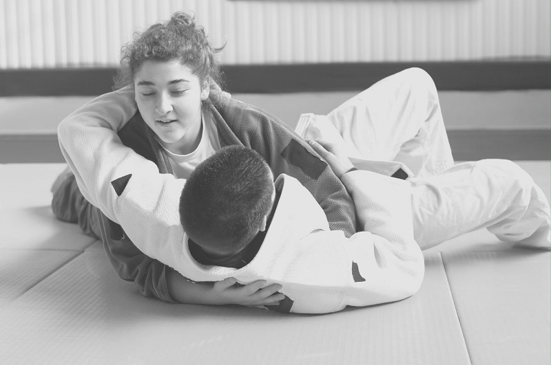dzieci trenujące judo