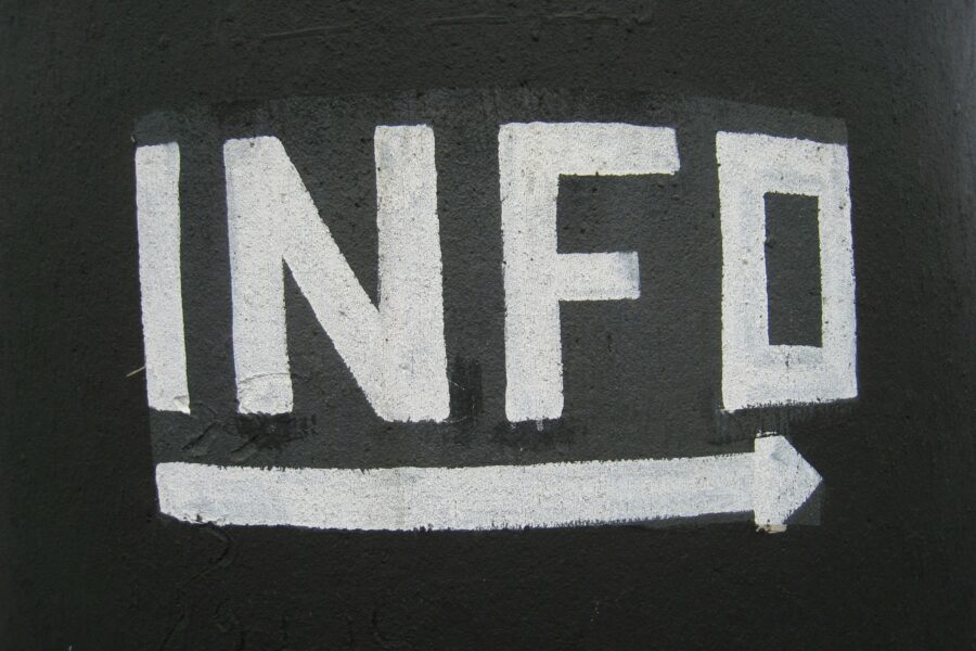 Napis „INFO”
