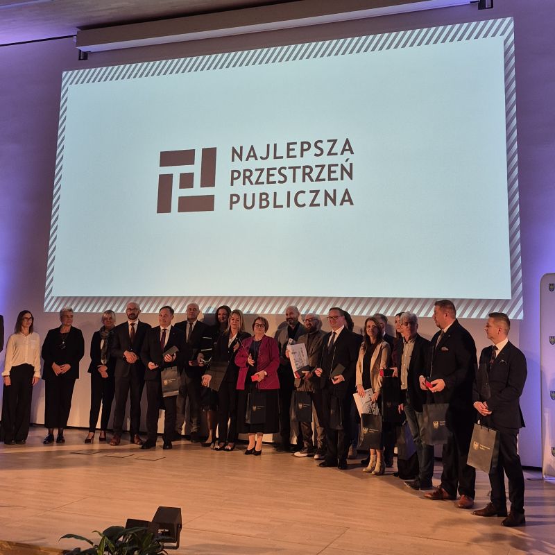 na zdjęciu znajdują się osoby nagrodzone w konkursie